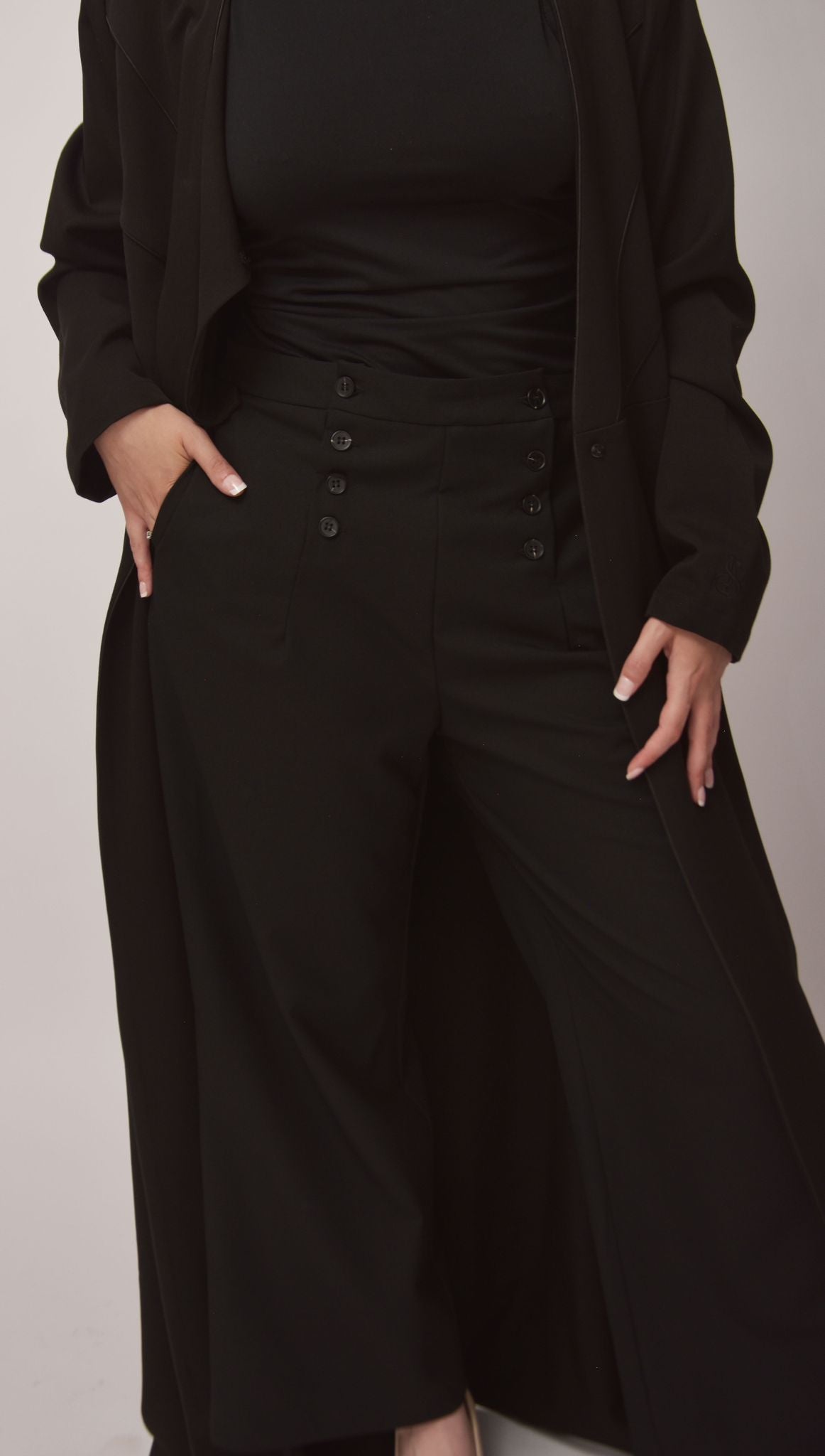 Abaya Élégante Ceinturée – Noir
