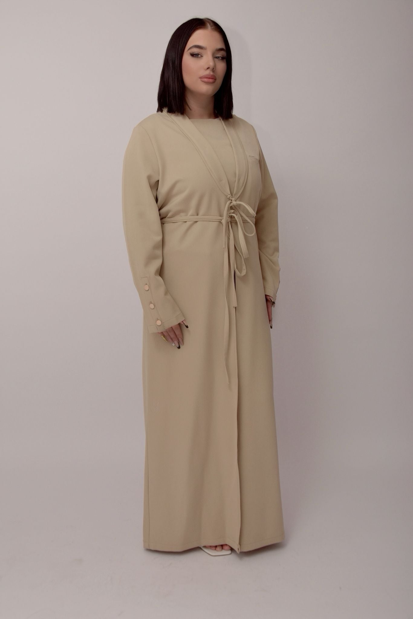 Abaya Élégante Ceinturée – beige Sable