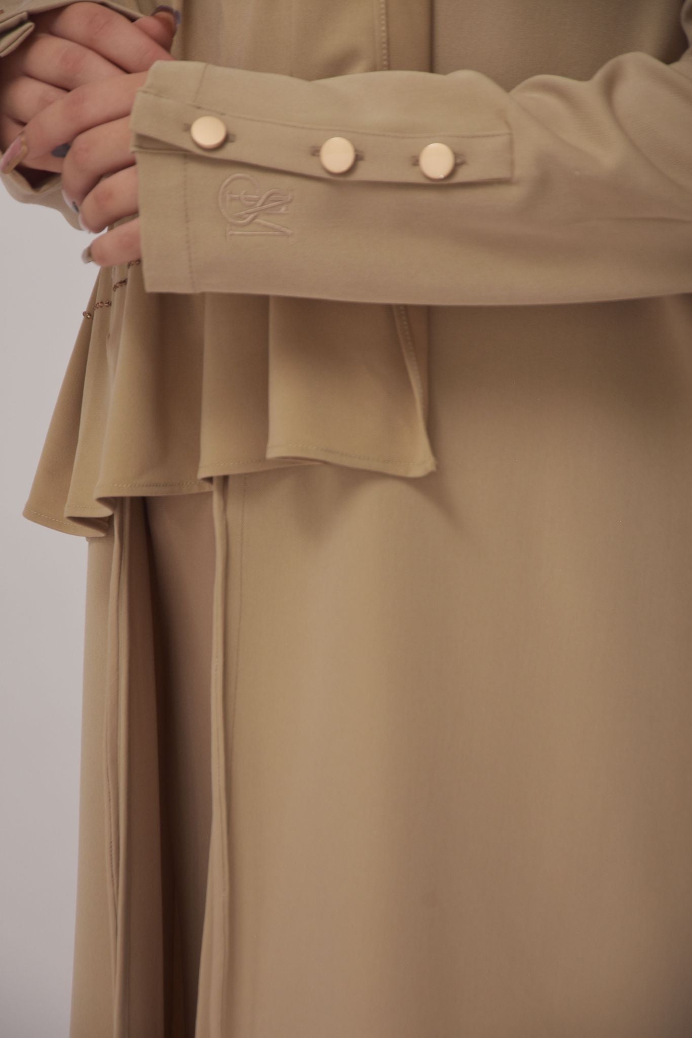 Abaya Élégante Ceinturée – beige Sable